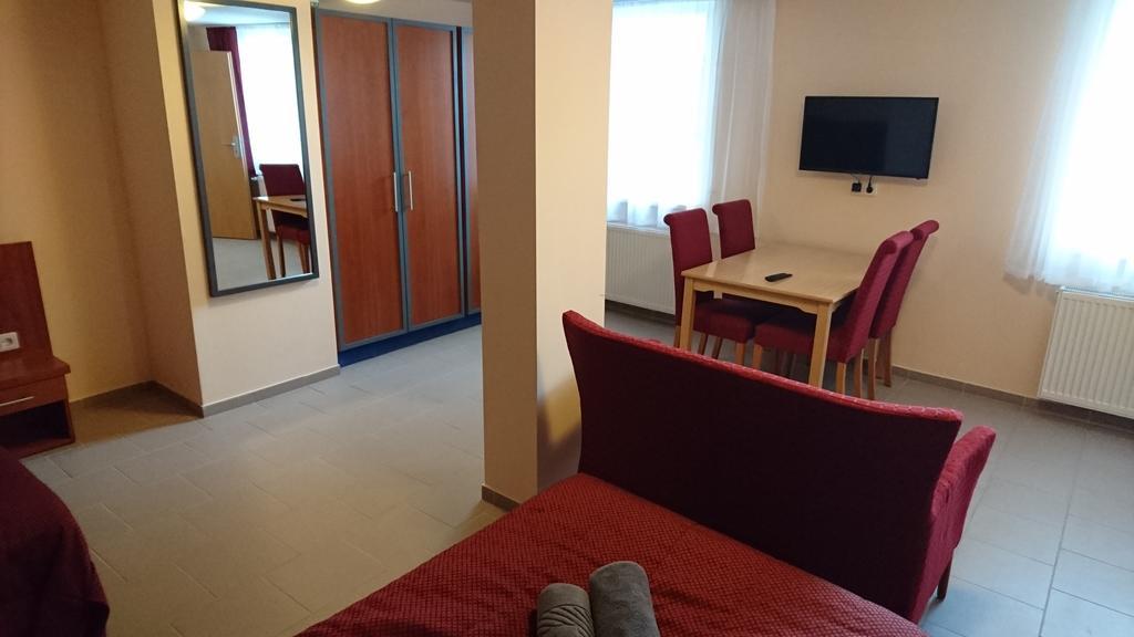 Bed 4-Bed Mixed Dormitory Room,323220160:JPEG